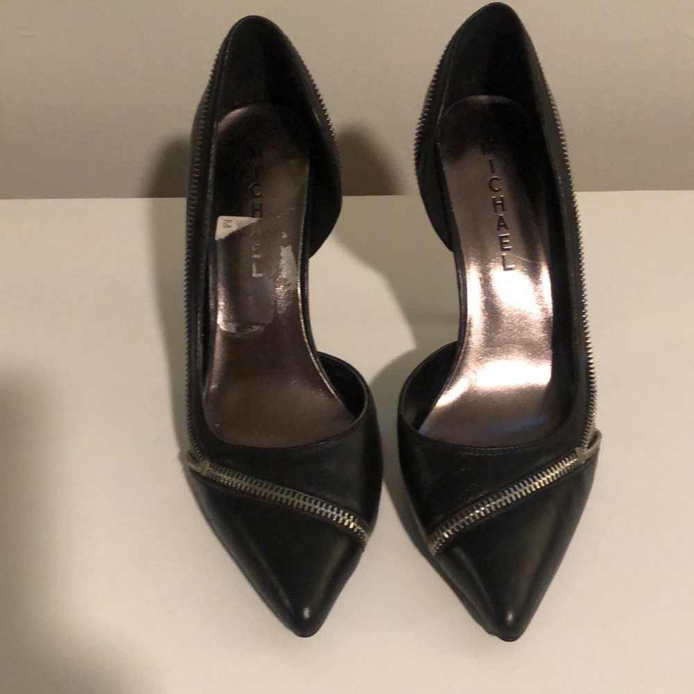 Black leather pumps with zipper trim